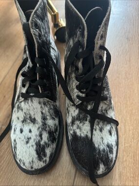 Women's Black & White Speckled Lace-Up Boots real cowhide